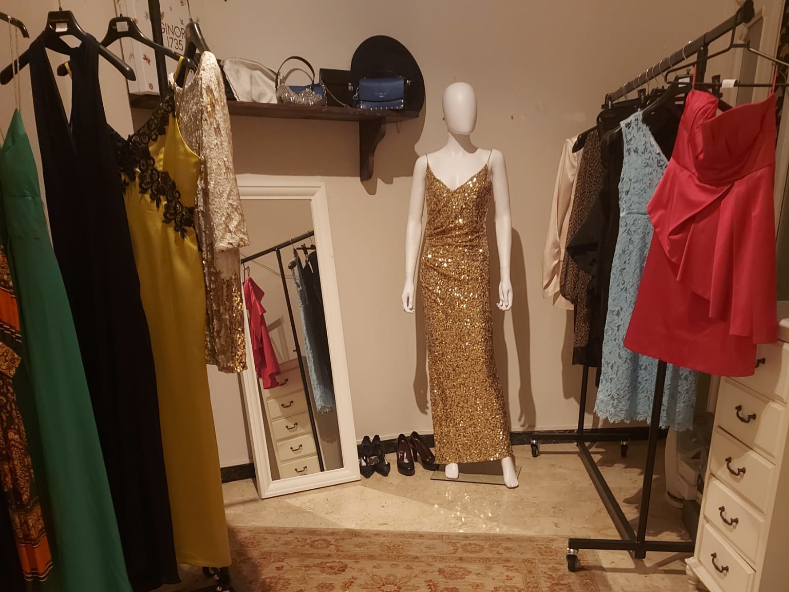 FASHION< a href=